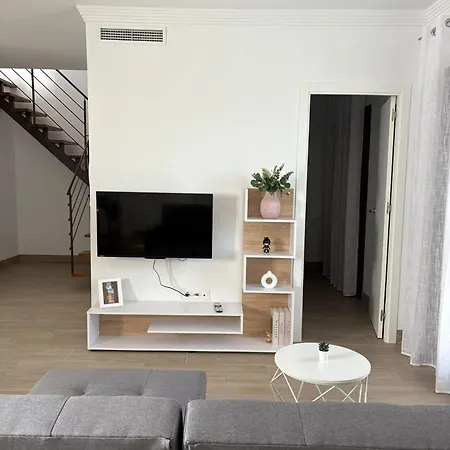 Elan Olvera